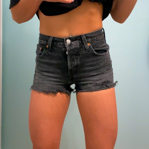 Levi cut off shorts - Picture 2 of 2